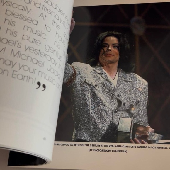 Michael Jackson Tribute Paperback – The World Says Goodbye to the King of Pop - Picture 6 of 7